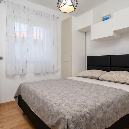 Ivi Apartman *