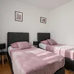 Ivi * 特罗吉尔